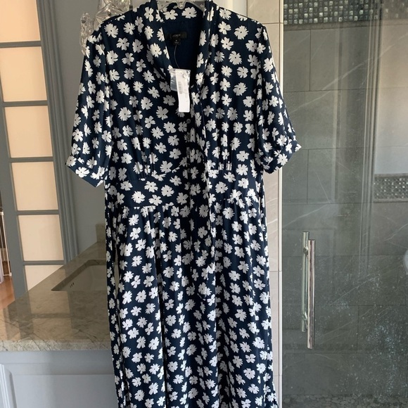 J. Crew Short-sleeve tie-neck dress in scattered daisies - Picture 4 of 12